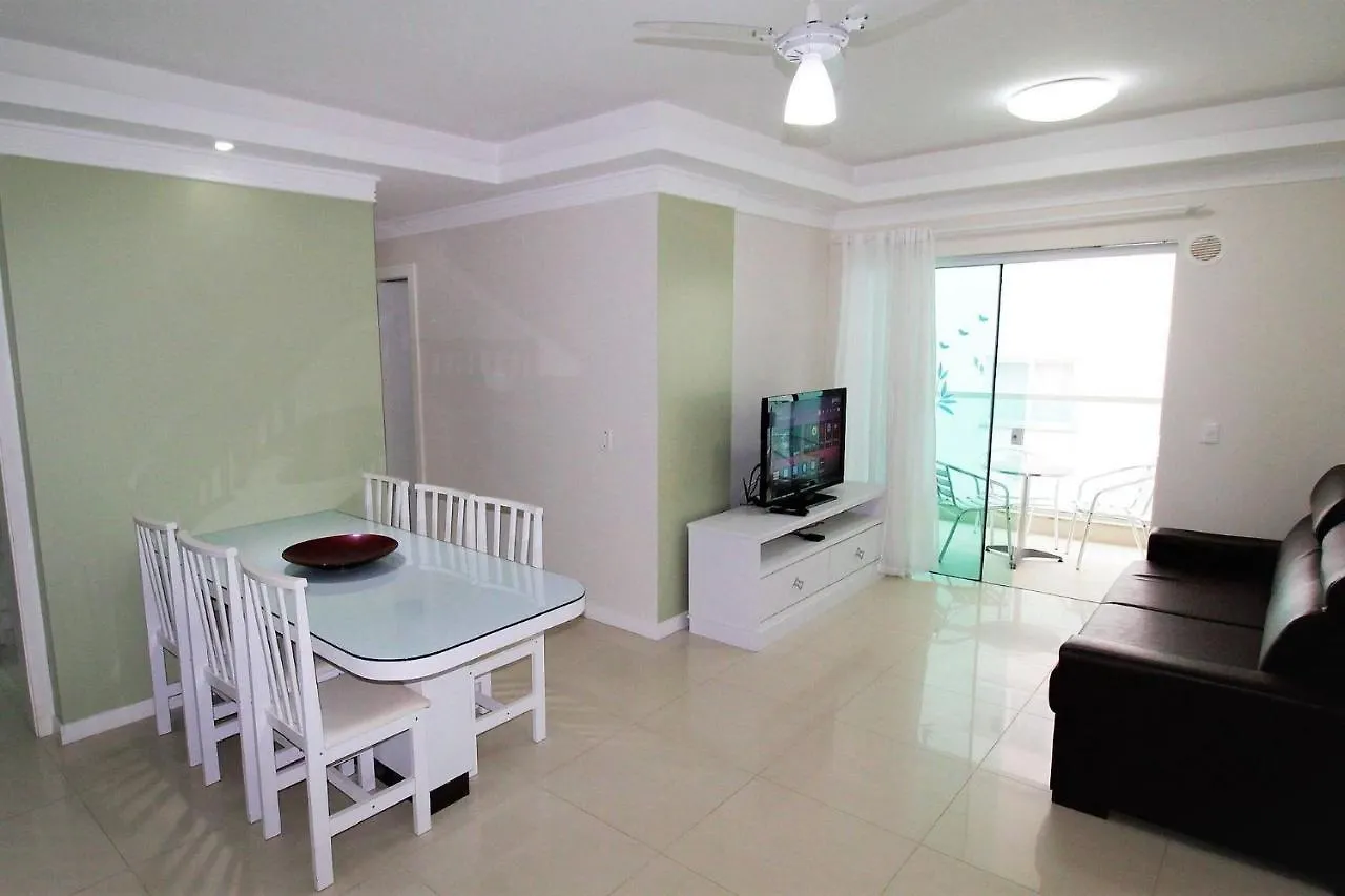 1053 - Praia de Bombinhas locação de temporada - Residencial Egídio Pinheiro Apto 302 B 0*,  Brasil